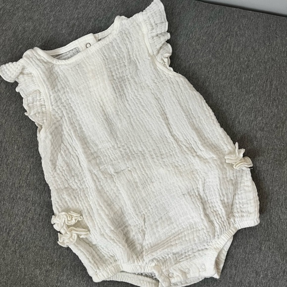 Gerber Other - Gerber Baby Adorable White Ruffle Butt Romper Gauzy Cotton 3-6 months